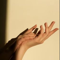 7 tips de cuidado para lucir tus uñas al natural y sumarte a la tendencia 'nailcare'
