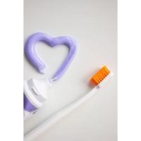 “Guía para elegir tu Cepillo de Dientes ideal por la Dra. Karina Pugliese de Araoz Dental"