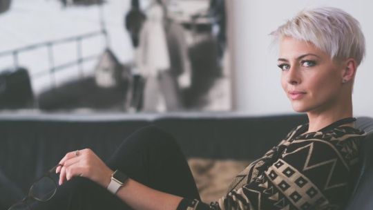 Por qué aparecen las canas: Harvard descubre que la causa no es la vejez