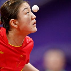 Chen Meng, de China, compite durante la semifinal femenina por equipos de Tenis de Mesa entre China y Tailandia en los XIX Juegos Asiáticos, en Hangzhou, en la provincia de Zhejiang, en el este de China. | Foto:Xinhua/Wang Peng
