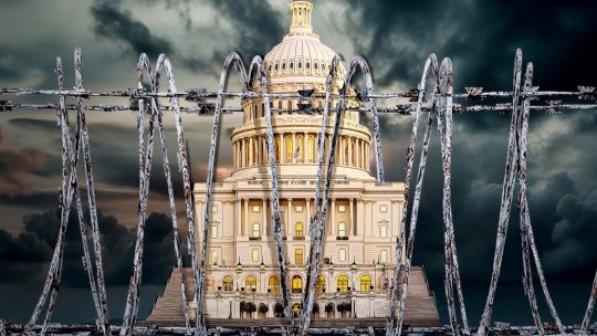 IMAGE_US_CAPITOL_IN_BARBED_WIRE_SHUTDOWN