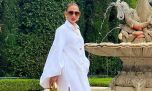 Jennifer López se luce con un increíble look de vestido camisero por Schiaparelli