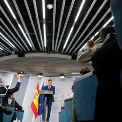 El primer ministro en funciones de España, Pedro Sánchez, responde a las preguntas de los medios en el Palacio de La Moncloa en Madrid. Foto de Thomas COEX / AFP | Foto:AFP
