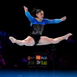 La argentina Lucila Estarli compite durante la sesión de clasificación femenina del 52º Campeonato Mundial de Gimnasia Artística FIG, en Amberes, norte de Bélgica. Foto de Lionel BONAVENTURE / AFP | Foto:AFP