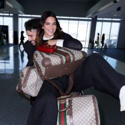 Kendall Jenner y Bad Bunny comparten su viaje en pareja en la nueva campaña de Gucci Valigiera
