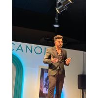 Peluquero con estilo propio trasciende fronteras