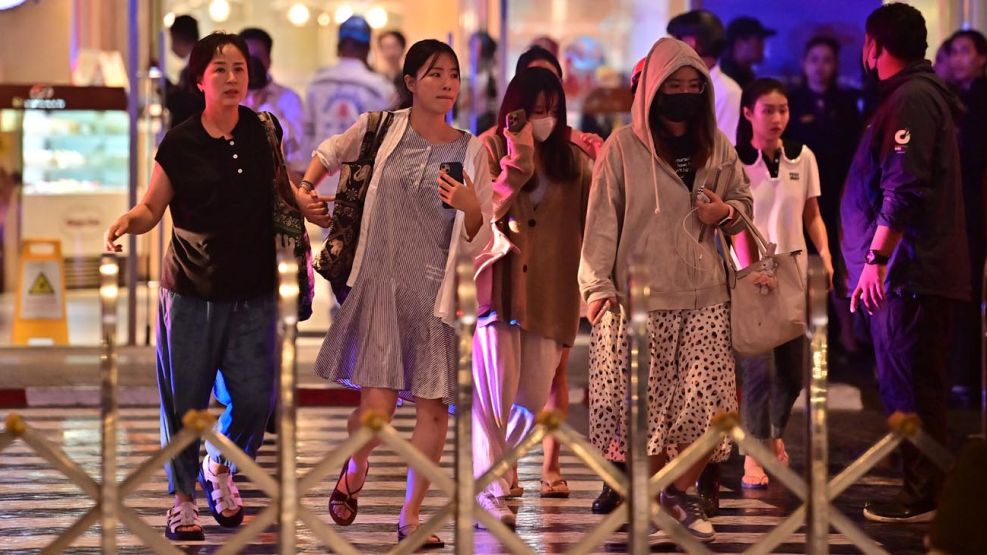 Ataque de un menor de 14 años que disparó adentro de un Shopping  en Bangkok