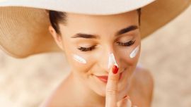 ¿Qué va primero la crema hidratante o el protector solar? Esto es lo que dicen los expertos