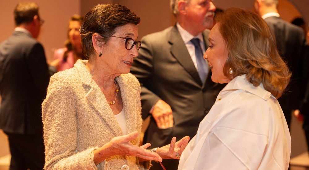 María Jesús Alonso Jiménez, embajadora de España, y Teresa de Bulgheroni. 