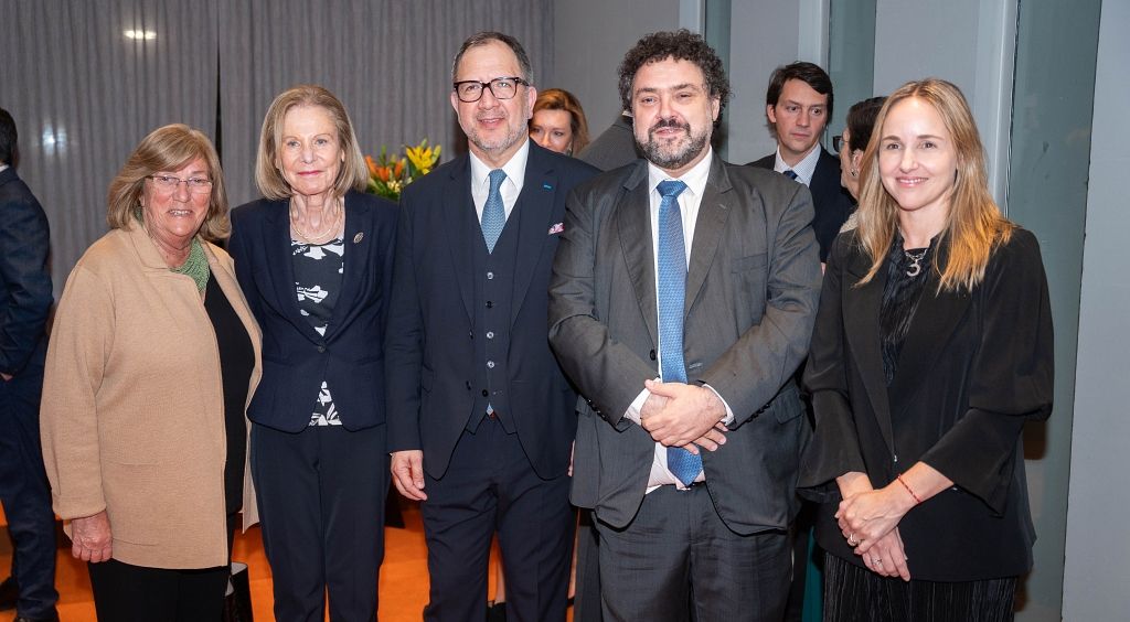 Silvia Uranga, la jueza Inés Weinberg de Roca; Fabián Perechodnik, Claudio Epelman, y Clara Muzzio.