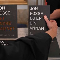 Los libros del autor noruego Jon Fosse se exhiben después del anuncio de los ganadores del Premio Nobel de Literatura. Foto de Jonathan NACKSTRAND / AFP | Foto:AFP