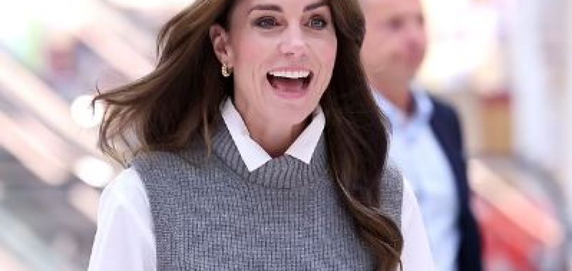 Rosalia y Kate Middleton llevan el chaleco de punto en gris, la prenda de la temporada
