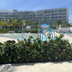 Margaritaville Cap Cana es un resort all inclusive con espacio para familias y para adultos, con oferta de entretenimiento, playas hermosas y gastronomía gourmet a toda hora.