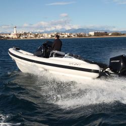 SPX RIB 24 Sport: un semirrígido de alto lujo.