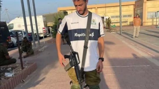 Quién es el argentino que se sumó al ejército de Israel y pelea con las camisetas de Gimnasia y Messi