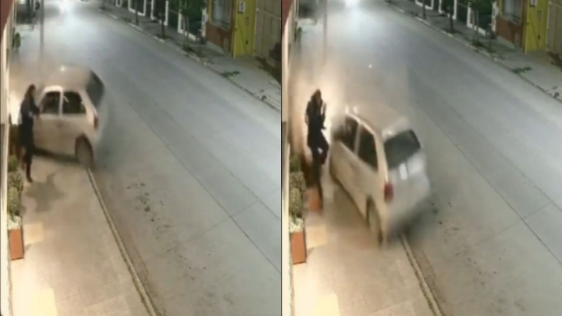 Video Se salvó de milagro de ser embestido por un auto fuera de