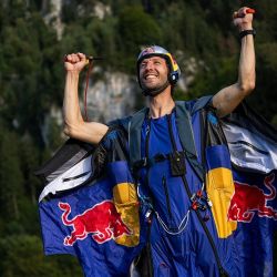 Max Manow, se atrevió a descender en wingsuit desde una altura de 1.666 m, desde el monte Tegelberg (Alemania).