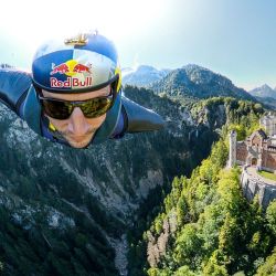 Max Manow, se atrevió a descender en wingsuit desde una altura de 1.666 m, desde el monte Tegelberg (Alemania).