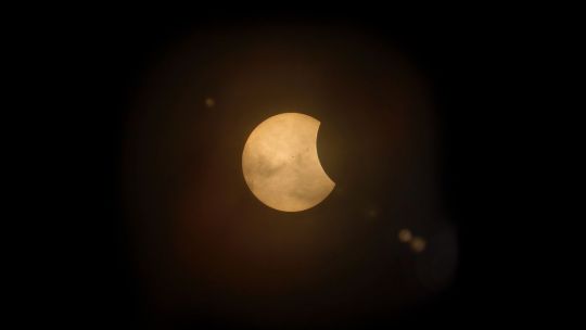 Espectáculo celeste: este sábado se podrá ver un eclipse parcial de Sol