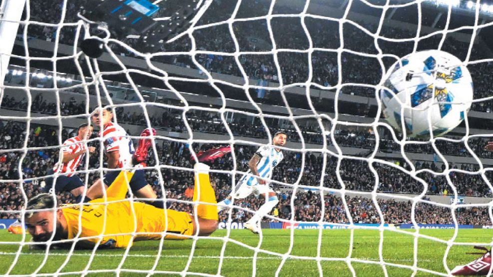2023_10_14_gol_otamendi_seleccion_afp_g