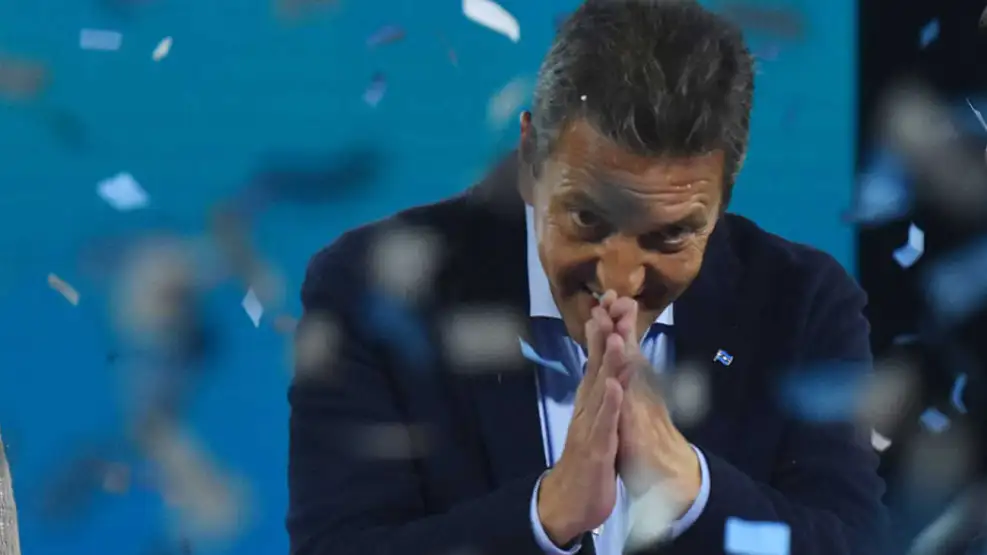 massa-y-santoro-cierran-la-campana-portena-de-union-por-la-patria-en-el-luna-park-20231018-1678057