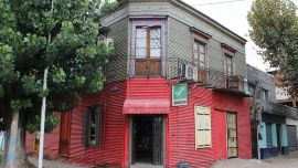 Ubicada en el municipio de Avellaneda, Isla Maciel atrapa la curiosidad de turistas con la identidad industrial y portuaria que la caracteriza.