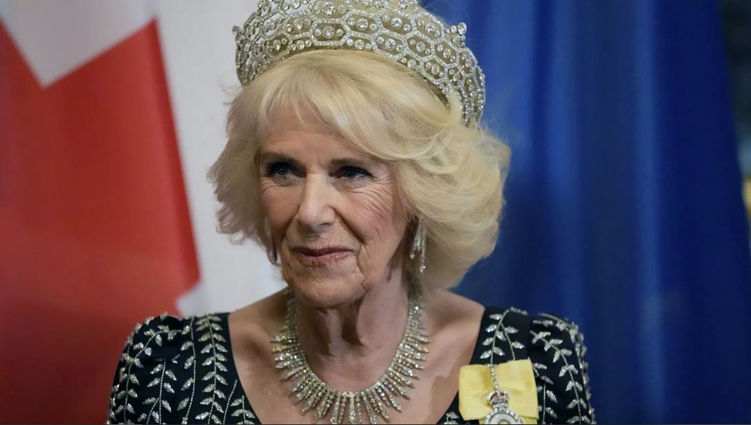 La Tiara De La Reina Isabel Ii Que Ahora Lleva La Reina Camilla Parker Una Joya Llena De