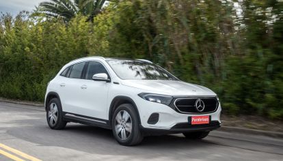 Es el primer auto eléctrico de la casa alemana en la Argentina. Llega en una sola versión con todo el lujo y el confort de la marca, pero sin quemar una gota de combustible. Un modelo muy agradable para manejar, siempre y cuando planifiquemos el recorrido.
