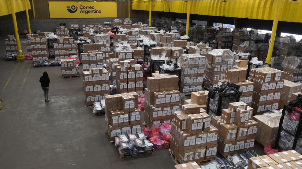 Las urnas, distribuidas por el Correo Argentino en todo el país.