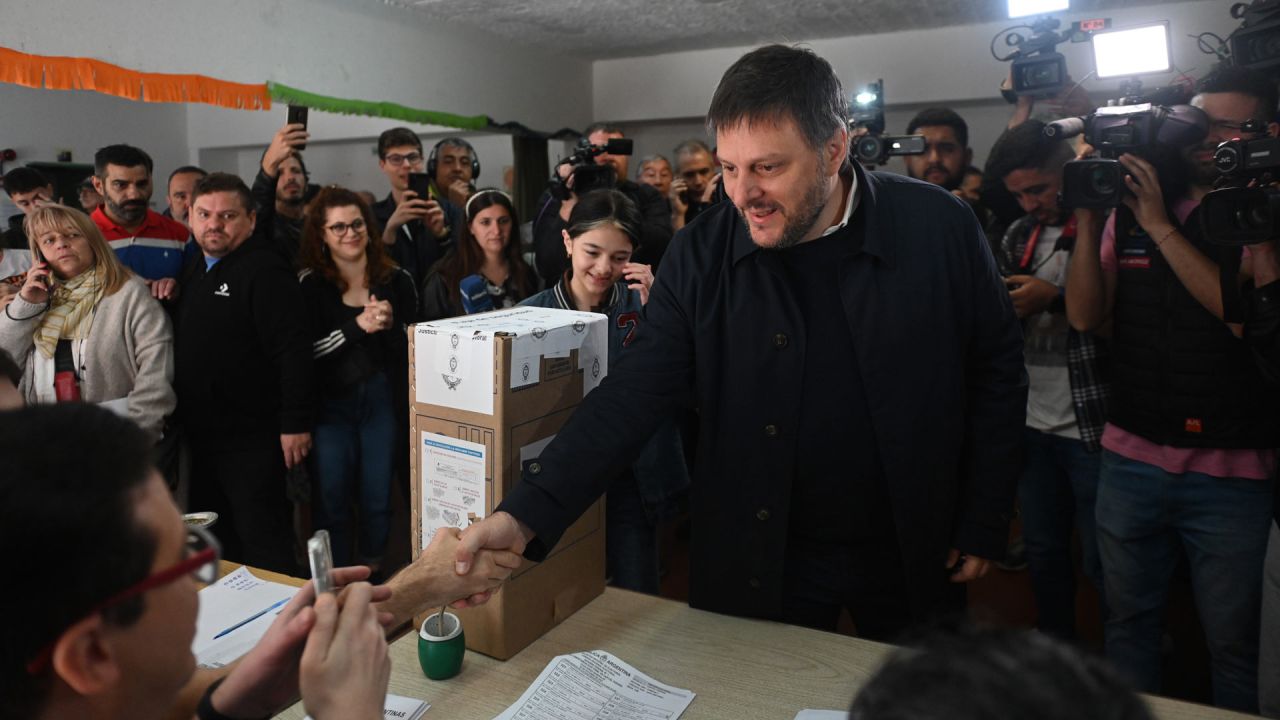 Elecciones Presidenciales 22-10-2023. Santoro llamó a "reivindicar el pacto democrático" porque "durante muchos años no pudimos votar". | Foto:Télam/Leo Vaca