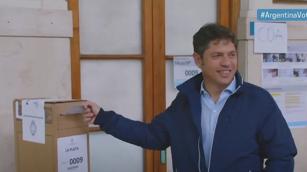 Axel Kicillof, votando en La Plata.
