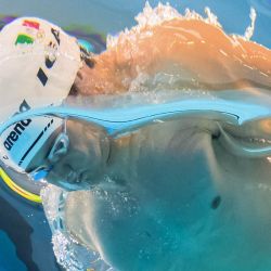 El mexicano Jorge Andrés Iga compite en la prueba de natación masculina de 100 m mariposa serie 2 de los Juegos Panamericanos Santiago 2023, en el Centro Acuático del Parque Deportivo del Estadio Nacional de Santiago. | Foto:François-Xavier Marit / AFP