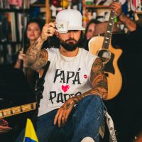 Maluma confirmó el nombre de su hija en camino luciendo una extravagante joya