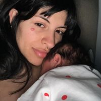 Así es el exclusivo coche de Dior en el que Cazzu y Christian Nodal pasean a su hija