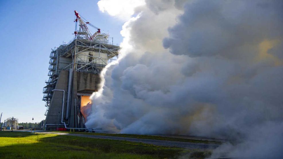 NASA  realizó el primer disparo en caliente de una nueva serie de pruebas RS-25 20231024