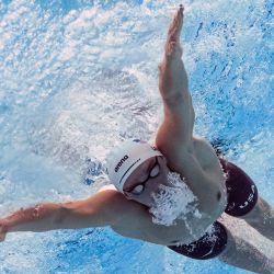El estadounidense Mason Andrew Laur compite en la prueba de natación masculina de 200 m mariposa serie 3 de los Juegos Panamericanos Santiago 2023, en el Centro Acuático del Parque Deportivo del Estadio Nacional de Santiago. | Foto:François-Xavier Marit / AFP