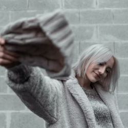 Pelo con canas: hidratalo y matizalo para lucir su mejor versión