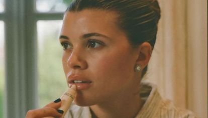 Digno del estilo quiet luxury, este maquillaje que fue tendencia en los 2000 te ayudara a tener unos labios bonitos y voluminosos