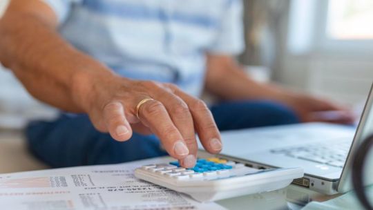 En un año se triplicó la cantidad de empleados y jubilados que pagan Ganancias