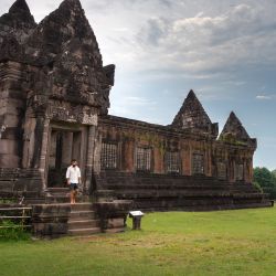 Imagen de personas visitando el templo de Vat Phou, en Champasak, Laos. El complejo del templo de Vat Phou, en la provincia de Champassak, fue declarado un Sitio Patrimonio de la Humanidad en 2001. | Foto:Xinhua/Kaikeo Saiyasane