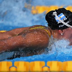 La argentina Florencia Perotti compite en la prueba de natación final B de 200 m combinado individual femenino de los Juegos Panamericanos Santiago 2023, en el Centro Acuático del Parque Deportivo del Estadio Nacional de Santiago. | Foto:MAURO PIMENTEL / AFP