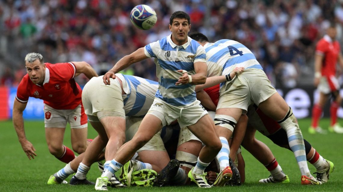 Wales' scrum-half Gareth Davies (L) looks on as Argentina's scrum-half Tomas Cubelli passes the ball during the France 2023 Rugby World Cup quarter-final match between Wales and Argentina at the Stade Velodrome in Marseille, south-eastern France, on October 14, 2023. 