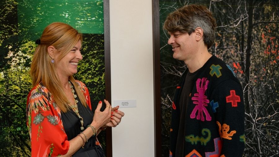 Apoyo fraterno: Soledad y Edo Costantini en la expo de éste en Galería Mario Cohen, en San Pablo.