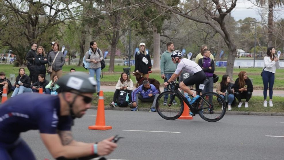 Grupo de ciclistas en capital online federal