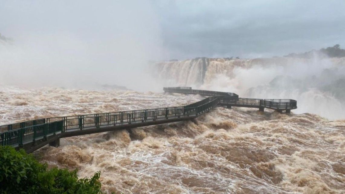 Heavy rains have swollen the famed Iguazú waterfalls on the border between Argentina and Brazil to near decade-high water volumes this week.