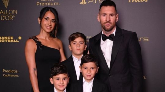 Antonela Roccuzzo domina a la perfección el total black en la entrega del Balón de Oro y otros 6 increíbles looks