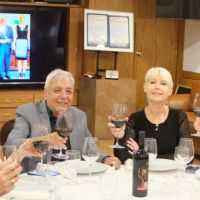 Eduardo Pérez Guerrero, un abogado argentino, y su esposa Nanci Guerrero, actriz y cantante, son ejemplos destacados en Estados Unidos