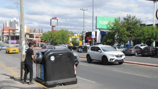 Gestión de residuos: Córdoba introduce nuevos contenedores de carga bilateral
