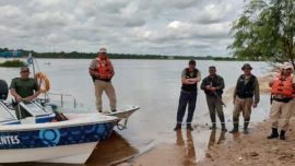 La crecida del Paraná correntino sigue haciendo estragos en los animales.
