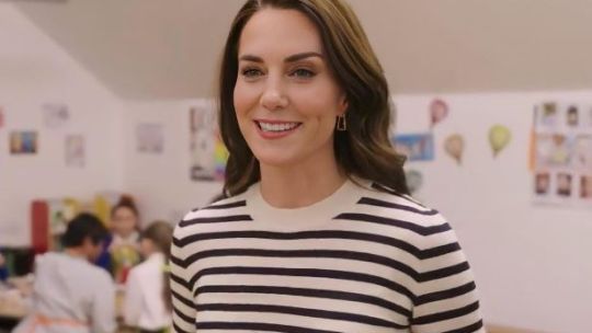 Kate Middleton nos enseña a llevar el jersey de rayas marineras con elegancia y sofisticación